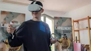 Realitat virtual per convertir-se per un dia en fabricant de sants a Olot