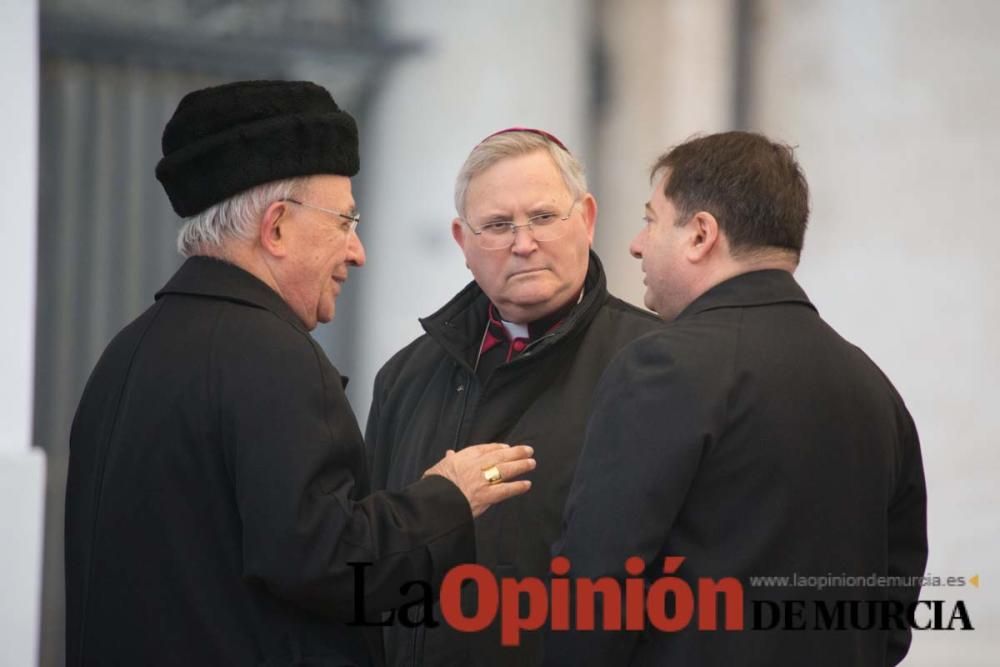 La cofradía de la Vera Cruz entrega el óbolo del J