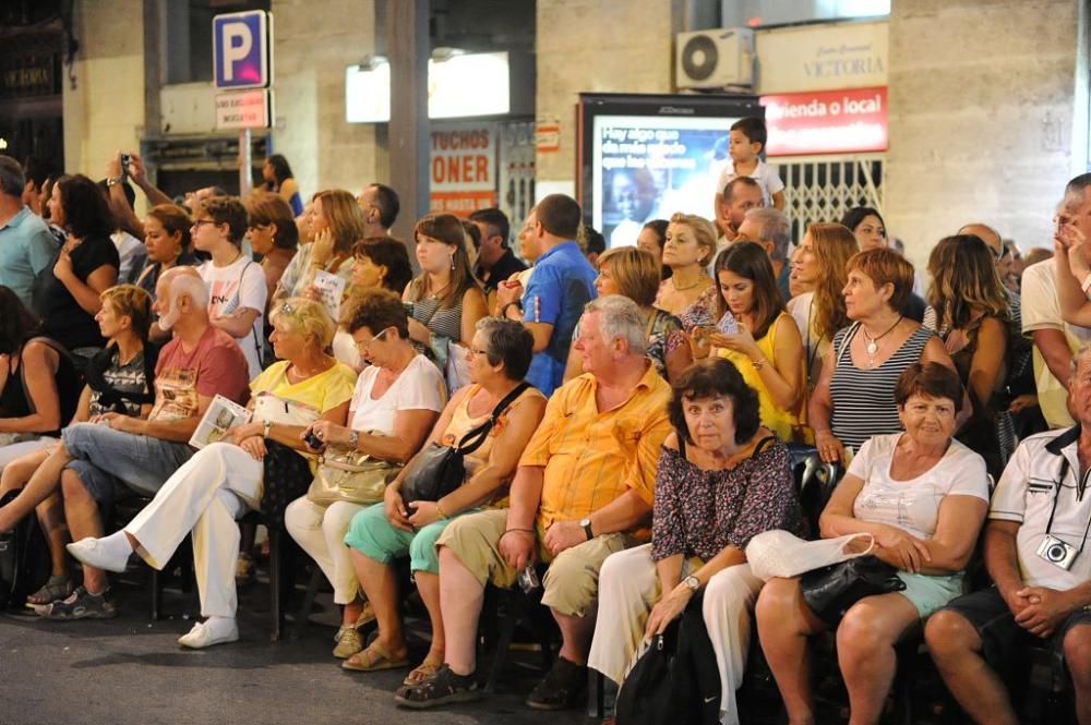 Desfile de Moros y Cristianos por las calles de Mu