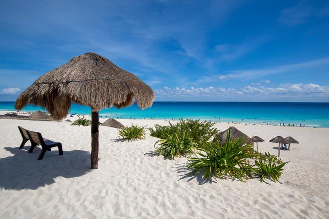 Los arenales de Cancún son el lugar perfecto para relajarse o disfrutar de actividades acuáticas