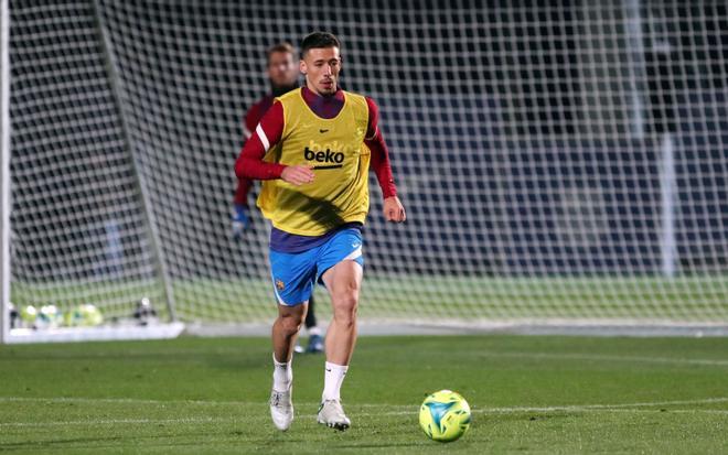 ¡Alegría y buen rollo en el primer entrenamiento al completo con Xavi!