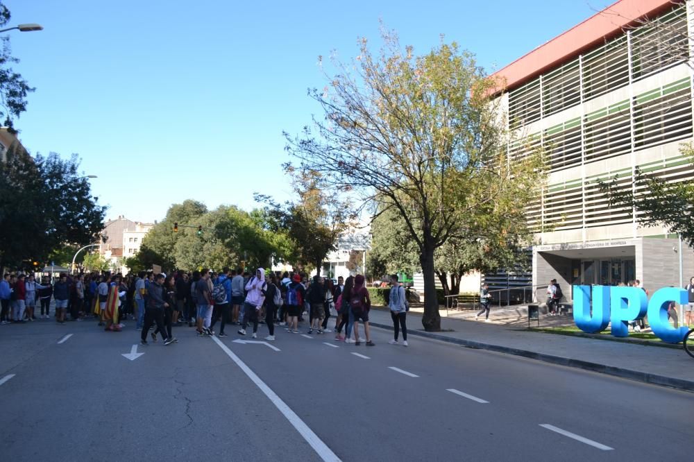 Els estudiants buiden les aules i tornen a tallar el trànsit a Manresa