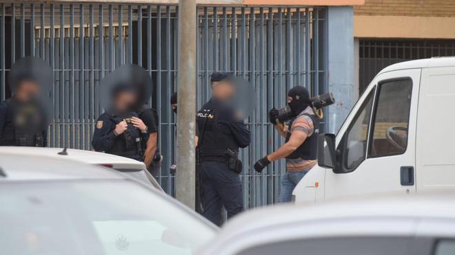 Nueva redada de la Policía en las Tres Mil Viviendas de Sevilla, en imágenes