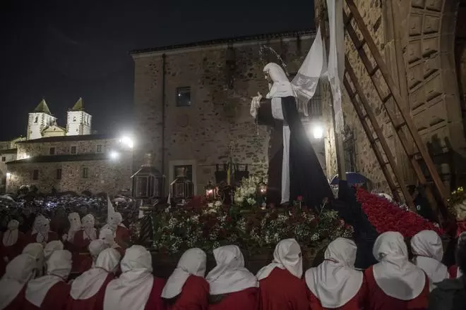 La Virgen del Buen Fin da aliento a la Semana Santa de Cáceres