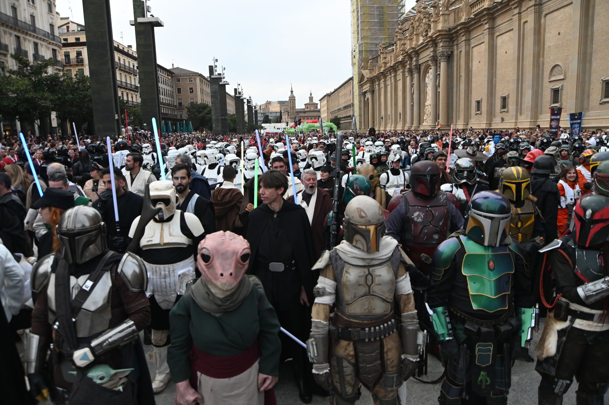En imágenes | El desfile de Star Wars acerca la fuerza al público de Zaragoza