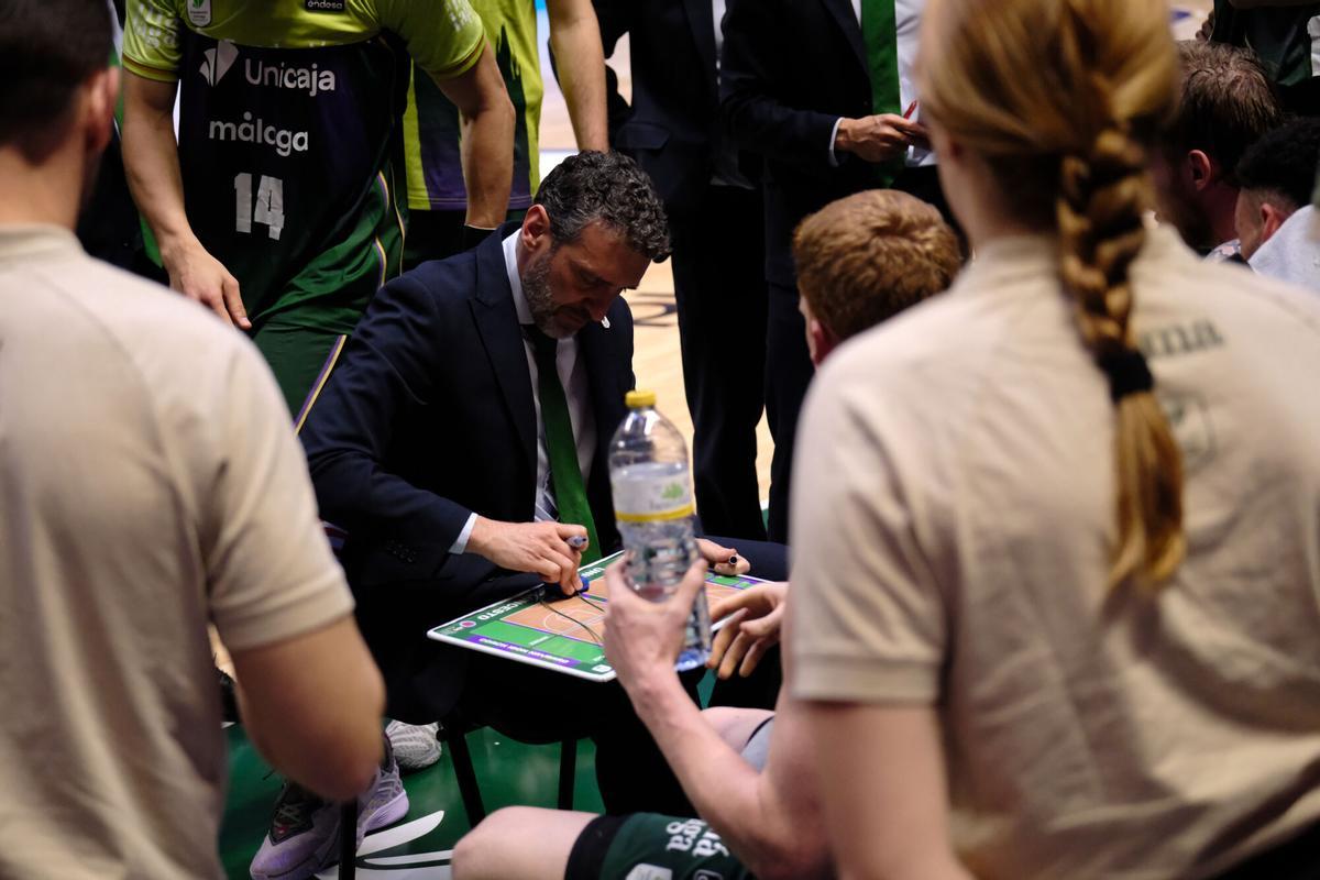 Imagen del partido entre el Unicaja Baloncesto - Valencia Basket, disputado este domingo 12 de abril en el Palacio de los Deportes José María Martín Carpena. Imagen del partido entre el Unicaja Baloncesto - Valencia Basket, disputado este domingo 12 de abril en el Palacio de los Deportes José María Martín Carpena.