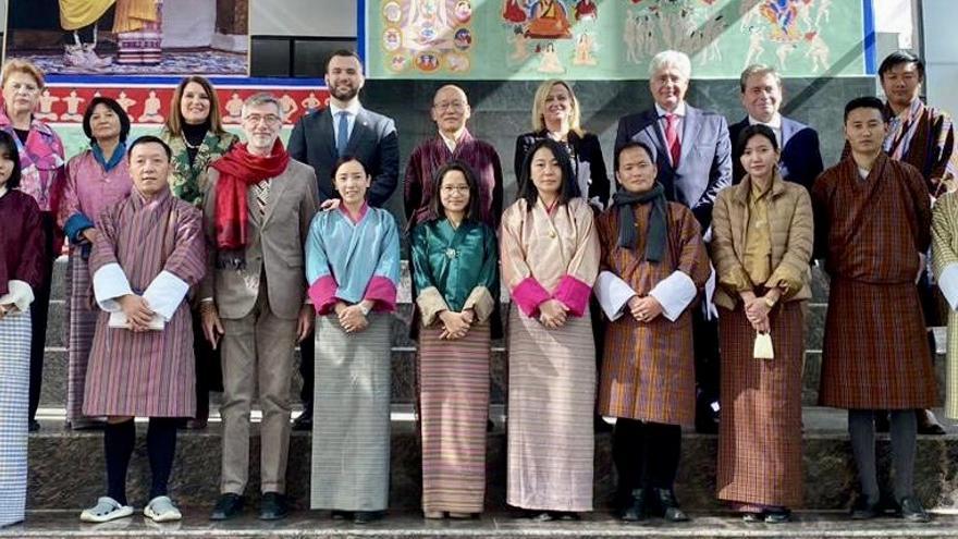 La delegación en el Centro de Estudios de la Riqueza Nacional de Bután.