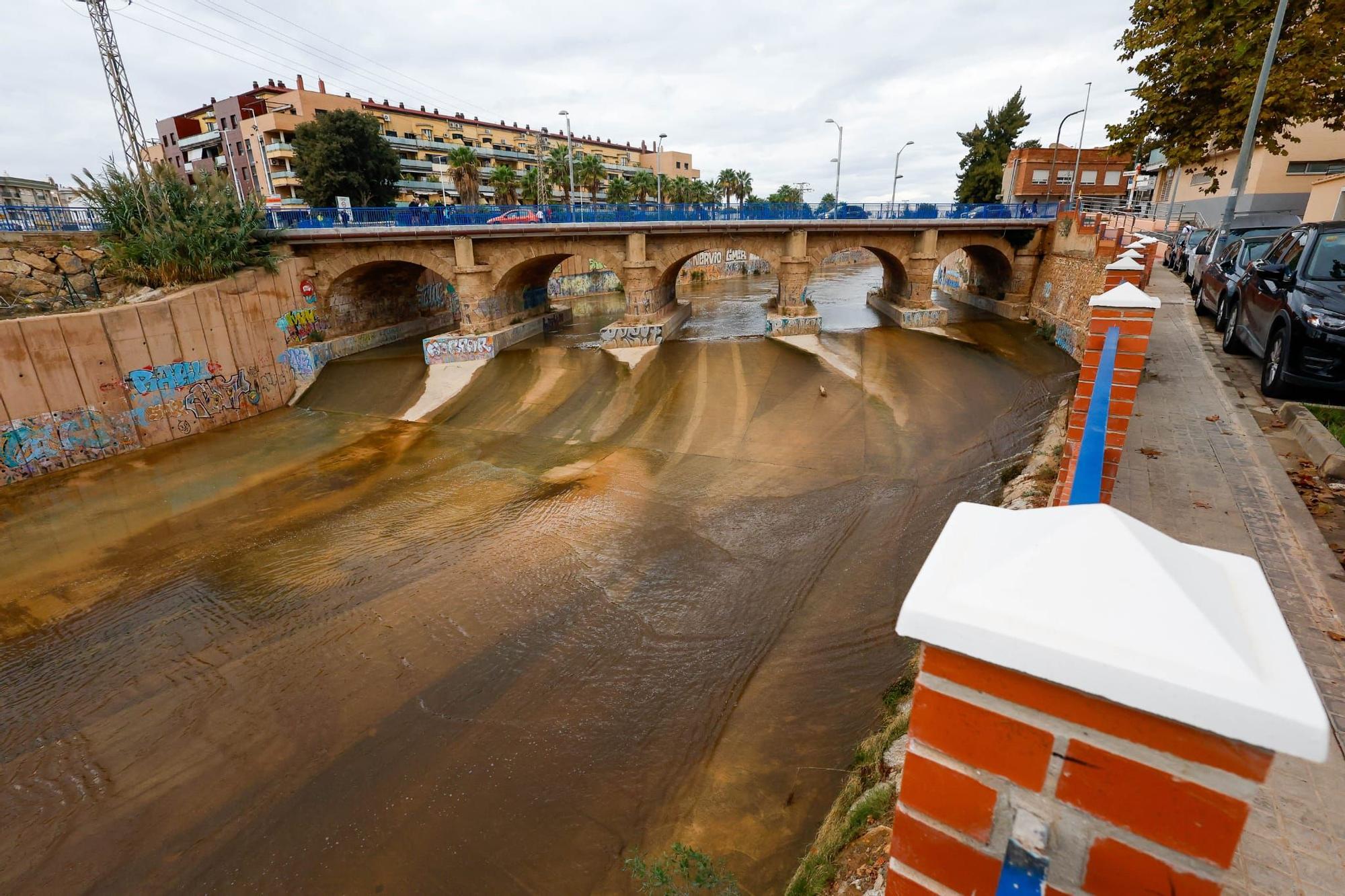 Así está el barranco del Poyo a su paso por Catarroja este jueves 9 de octubre en plena dana Alice