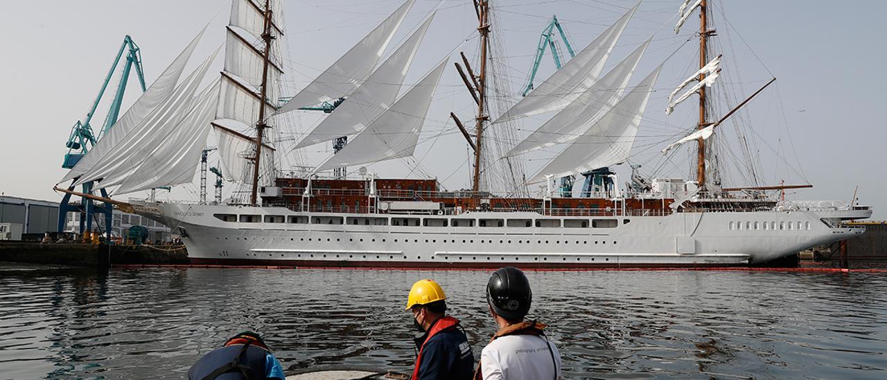 El velero “Sea Cloud Spirit”, este viernes en el muelle de Metalships &amp; Docks.