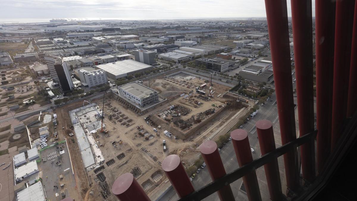 Terrenos en los que se está construyendo la ampliación del recinto GranVia de la Fira de Barcelona, en una imagen tomada el día de la colocación de la primera piedra.