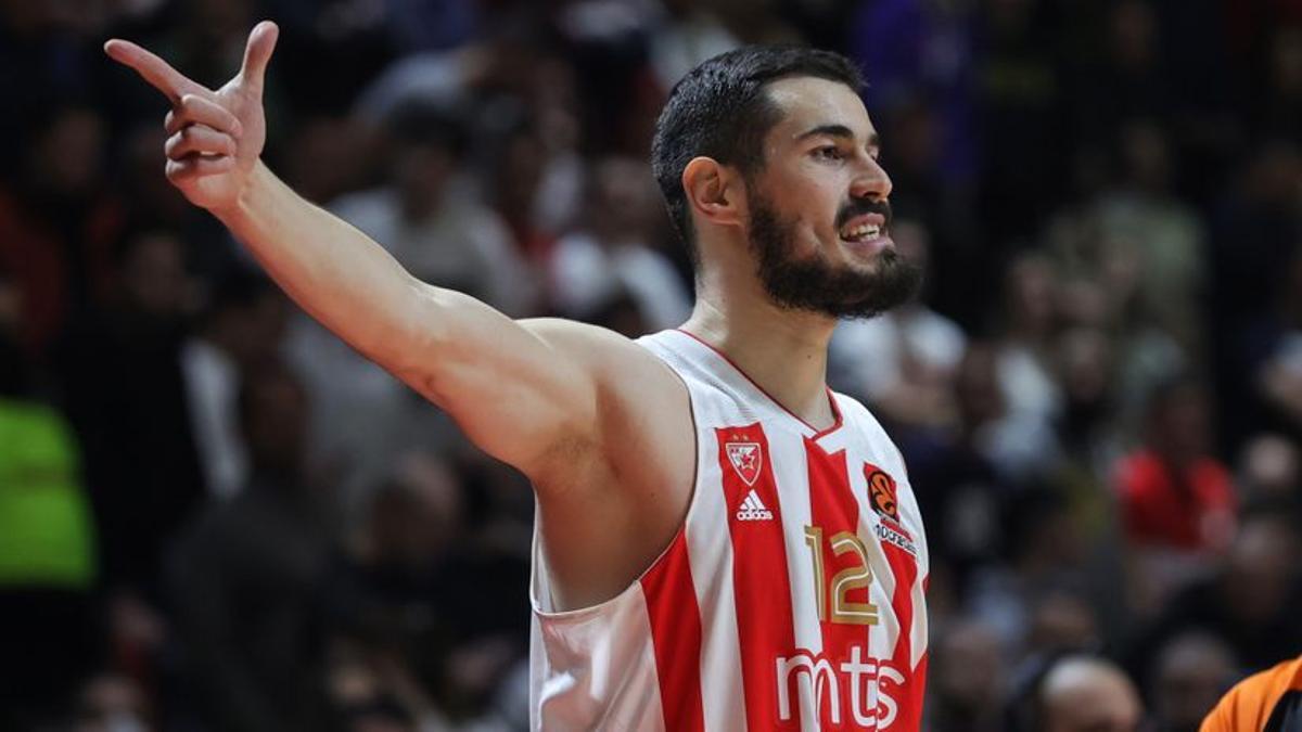 Nikola Kalinic ha jugado esta temporada con la camiseta del Estrella Roja