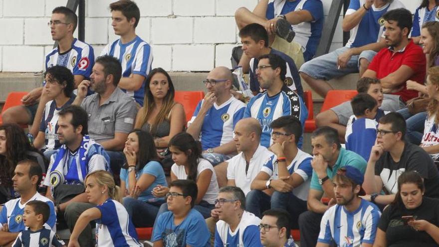 Aficionados blanquiazules en el último Mestalla-Hércules disputado en septiembre de 2016