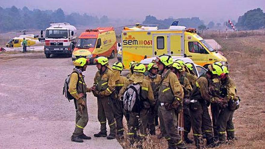 Un equip de bombers de Lleida durant l&#039;incendi d&#039;Horta de Sant Joan, el 2019.