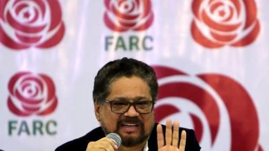 Iván Márquez, fent l&#039;anunci per part de la FARC.