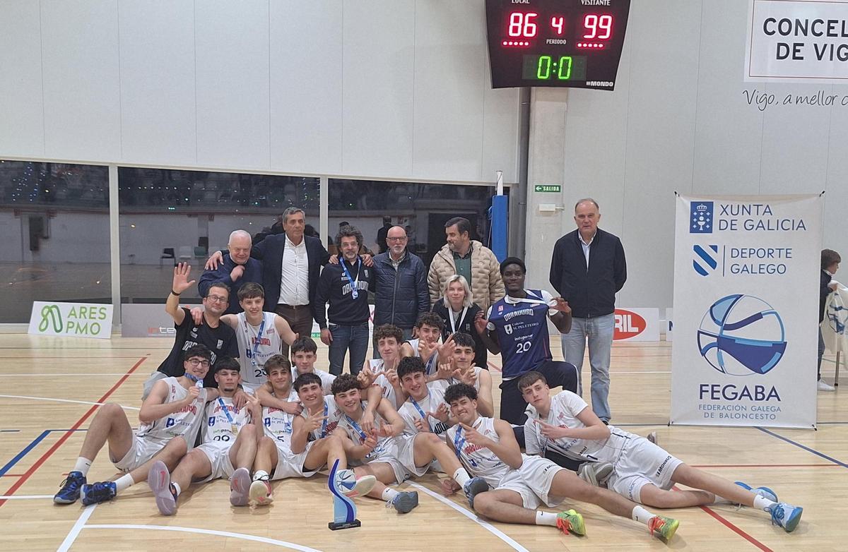 Los júnior del Obradoiro Peleteiro celebrando el título del Campeonato Xunta de Galicia.