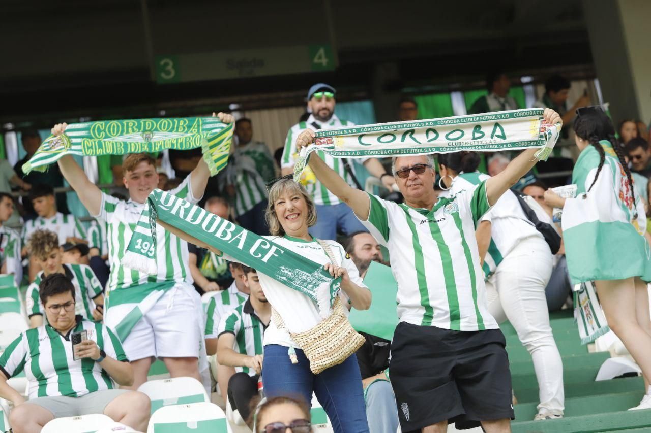 Córdoba CF-Ponferradina | Las imágenes de la afición blanquiverde en el play off de ascenso