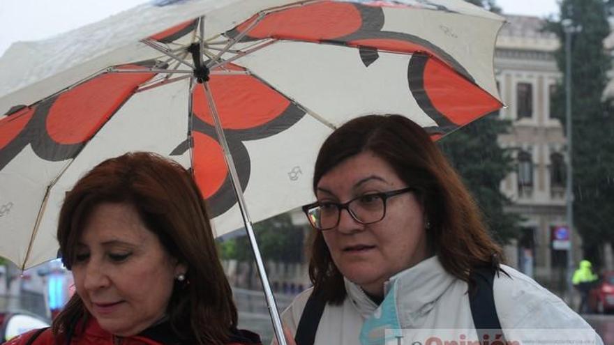 Más de 1.800 participantes completan la Carrera de la Mujer pese a la lluvia