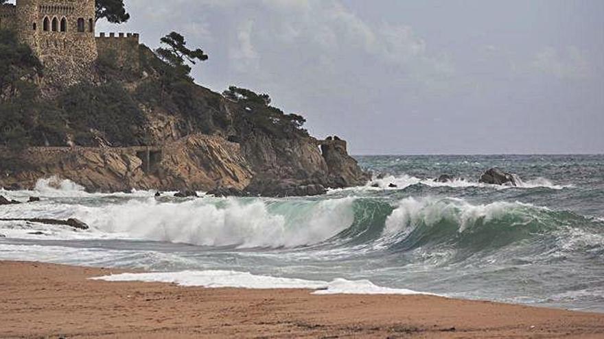 Una platja de la Costa Brava en un episodi de mala mar