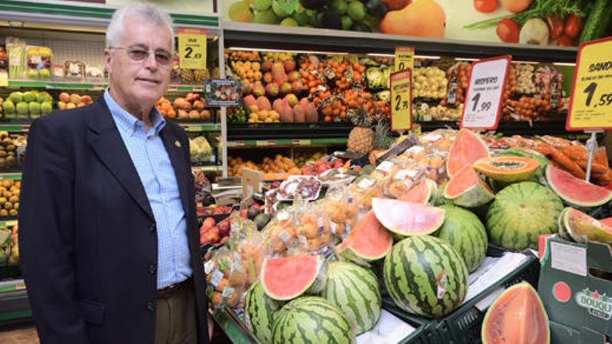 El presidente de SPAR Gran Canaria, Ángel Medina, en una de las tiendas que la marca tiene en la Isla.