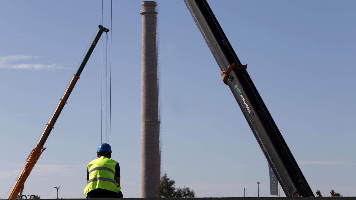 Construcción de viviendas de las Torres de Picasso en el paseo marítimo de poniente