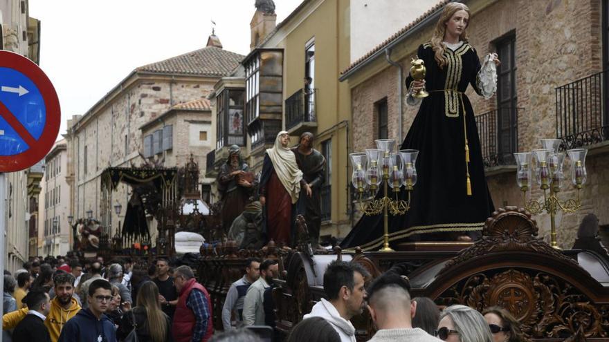 Último traslado de pasos del Santo Entierro. | M. A. L.