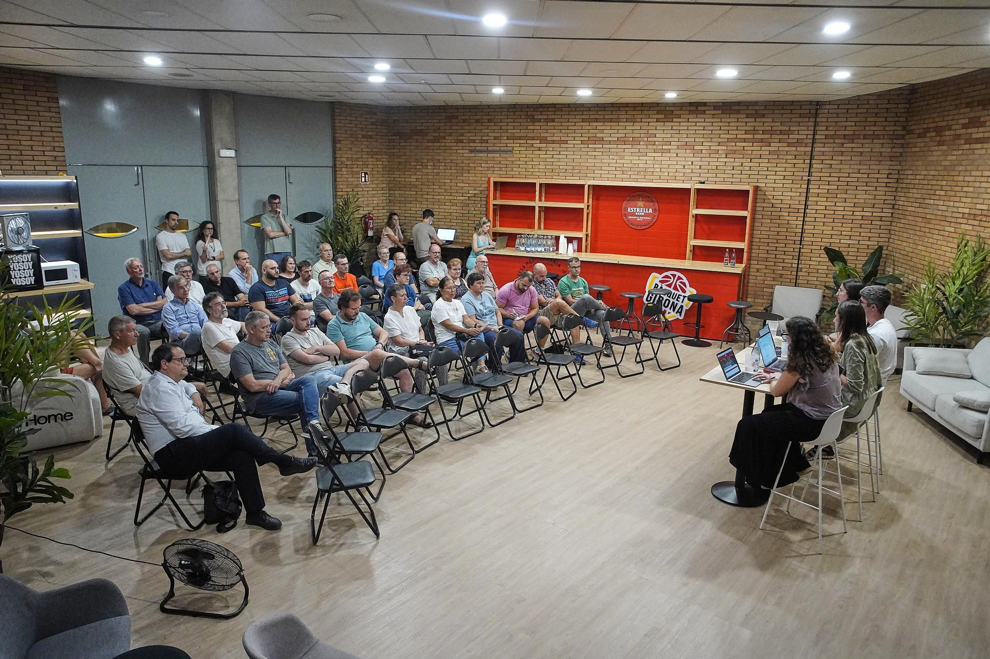 Les fotos de la sessió oberta d’atenció a l’abonat del Bàsquet Girona