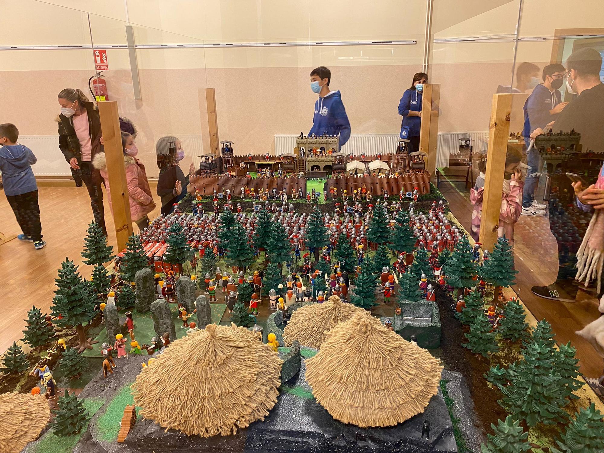 Curtis inaugura la primera exposición de Playmobil en Galicia