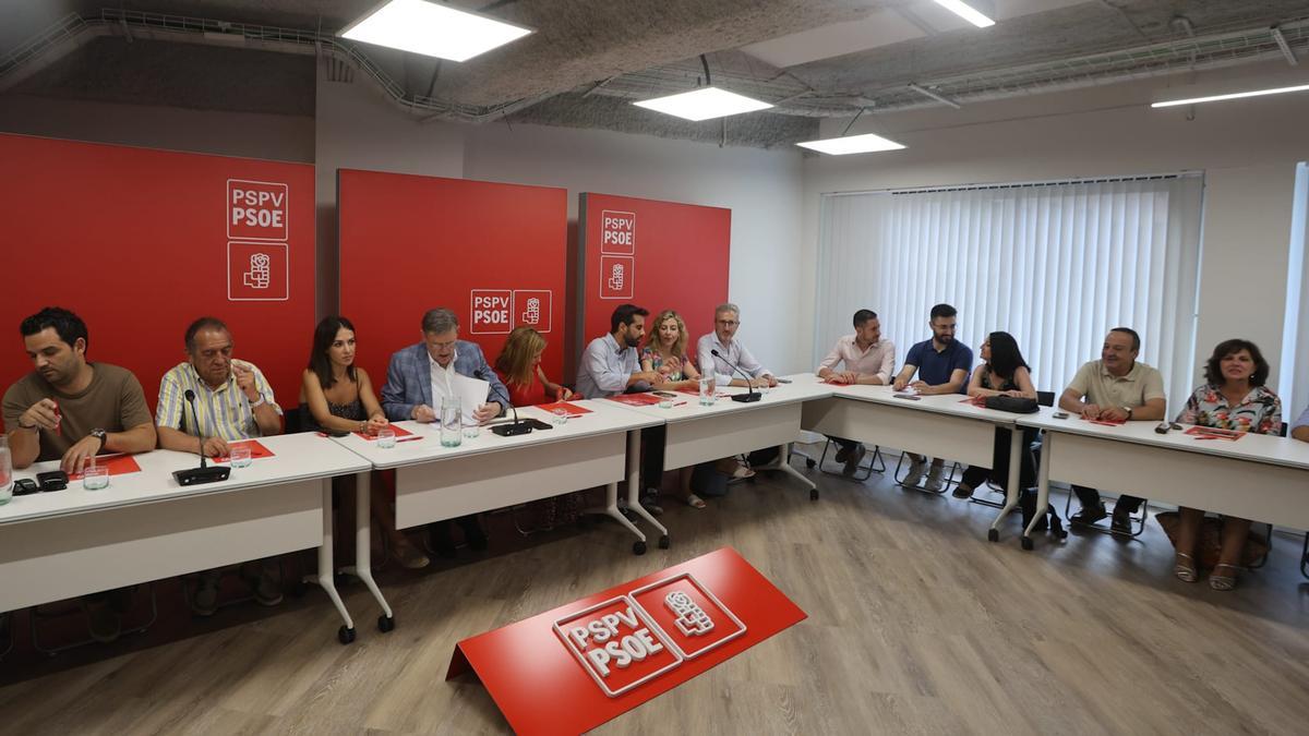 Comité ejecutivo del PSPV donde se ha elegido a Briones como senadora con Puig