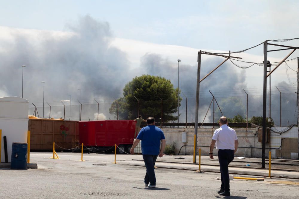 Un incendio en Aldaia es visible a varios kilómetros