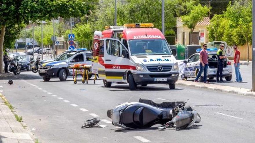 Ciclomotor en el que circulaba el fallecido en Elda.