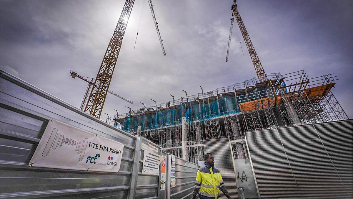 Trabajos de construcción de la ampliación de la Fira de Gran Via, el 4 de abril del 2025.