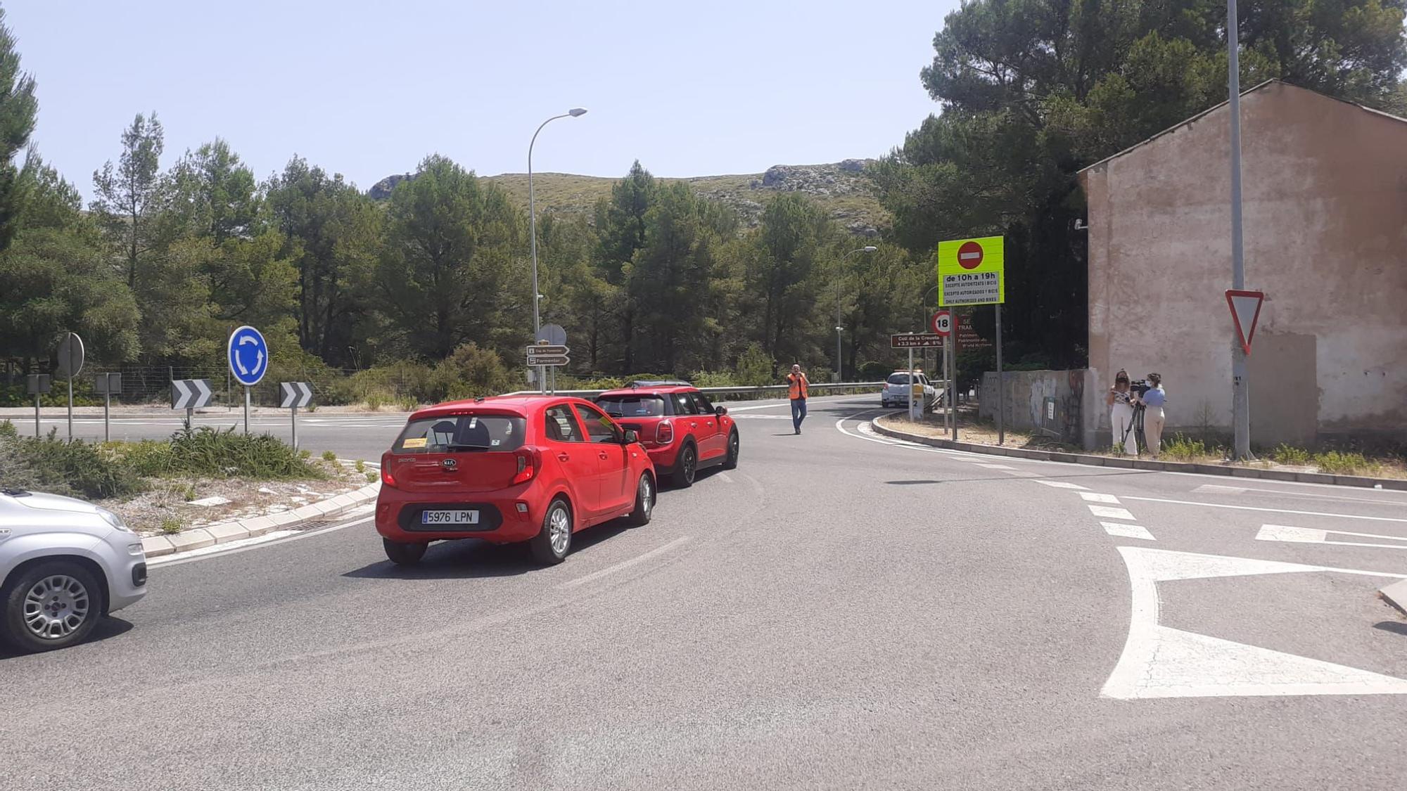 Empiezan las restricciones para llegar a Formentor: permiten el acceso en coche privado a cambio de una consumición en la playa