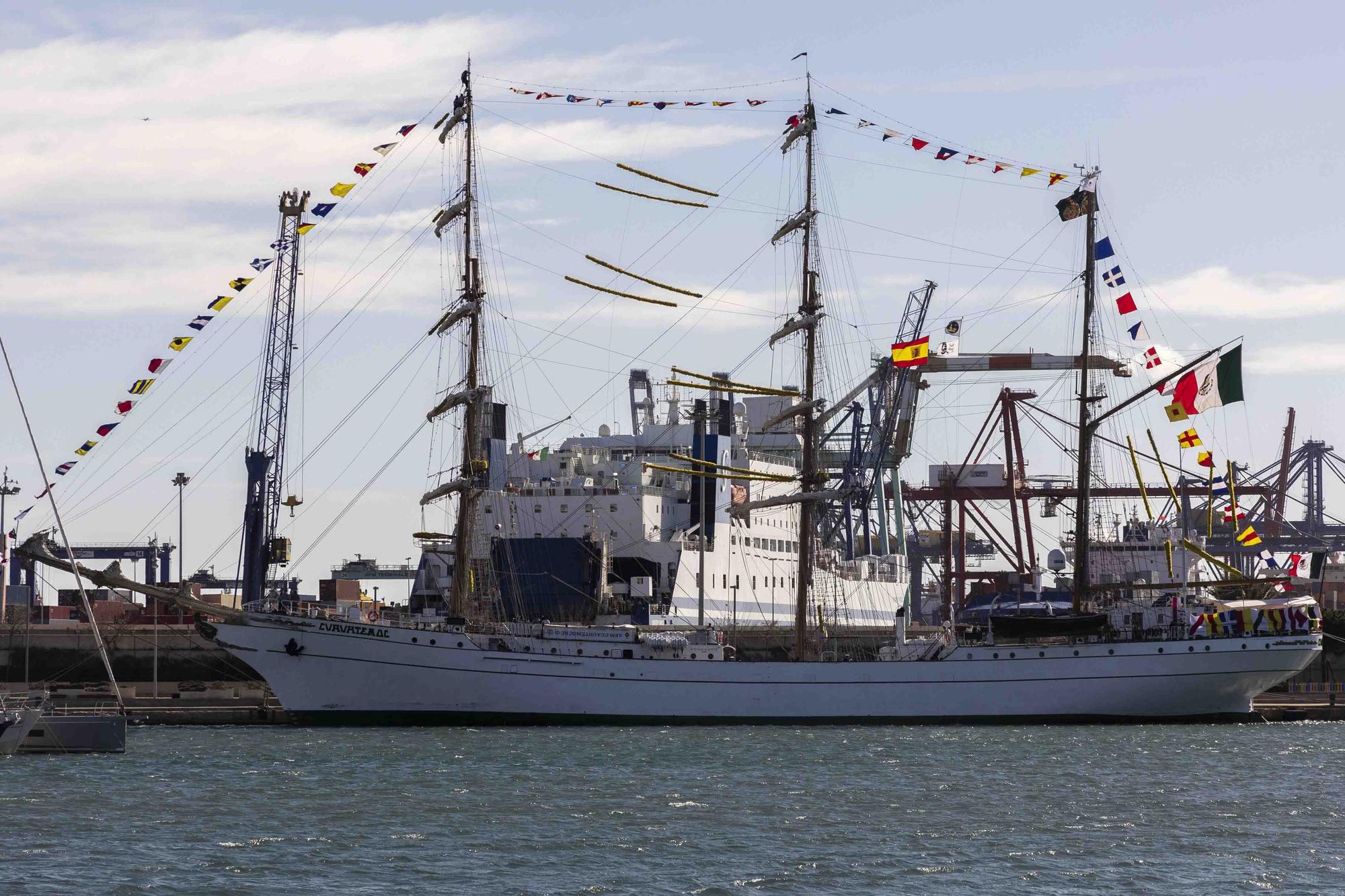 Así es el buque de la armada mexicana atracado en La Marina