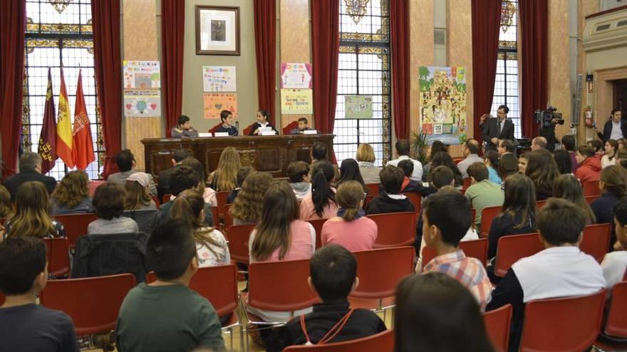 El Pleno municipal es cosa de niños