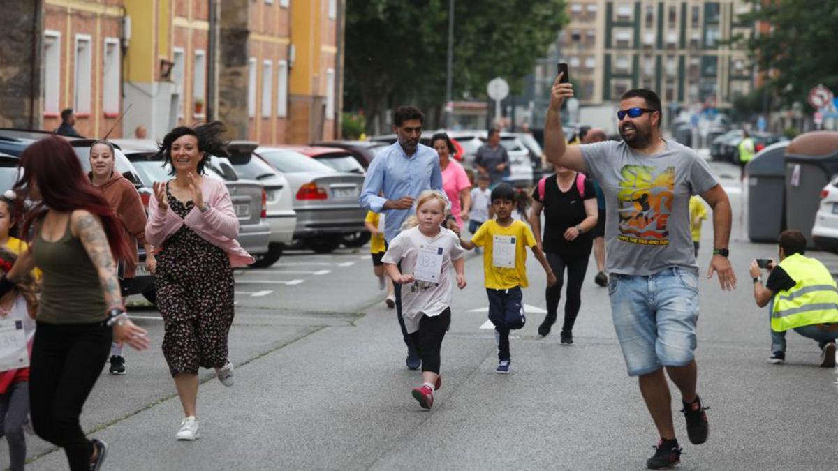 Carrera escolar popular en Versalles. | Mara Villamuza