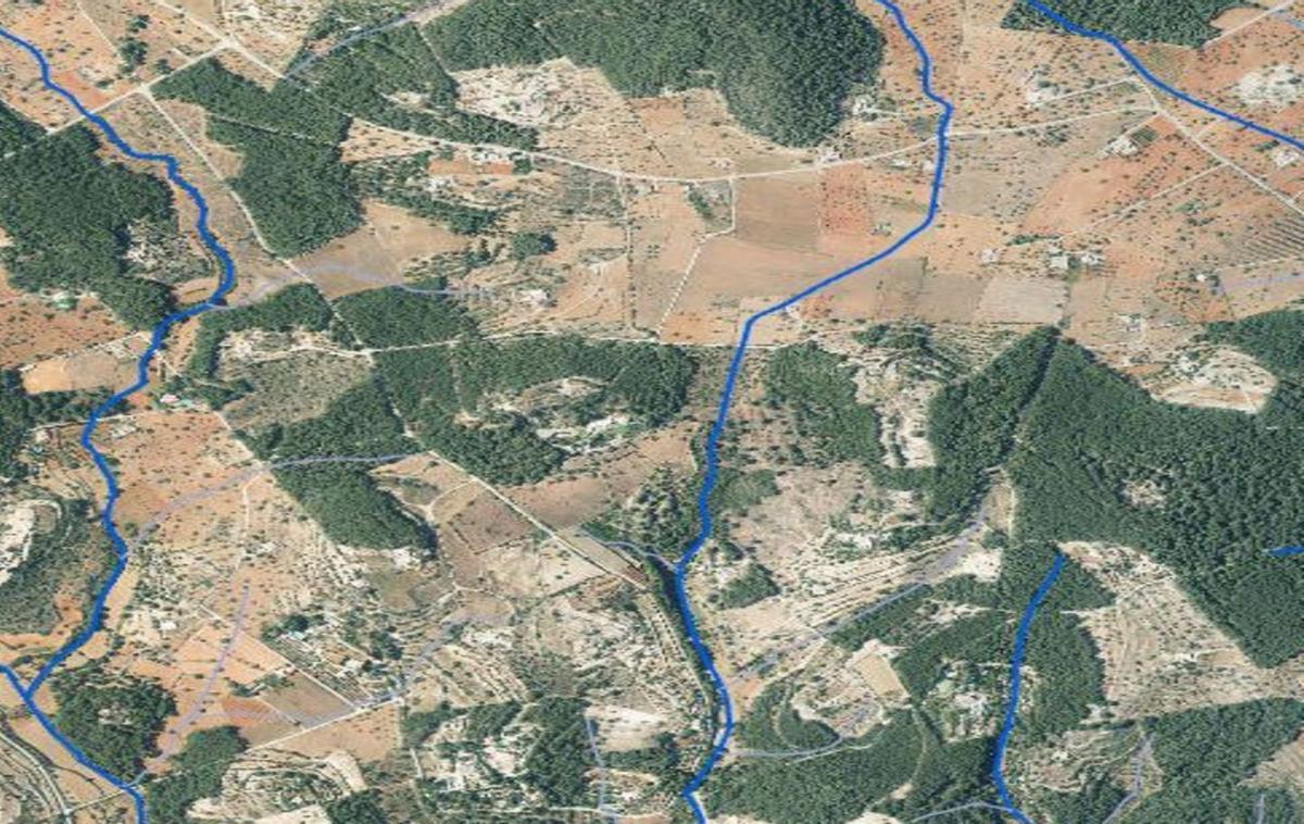 El torrente de Ca n’Armat Atraviesa un campo de cultivo | VISOR DEL AGUA