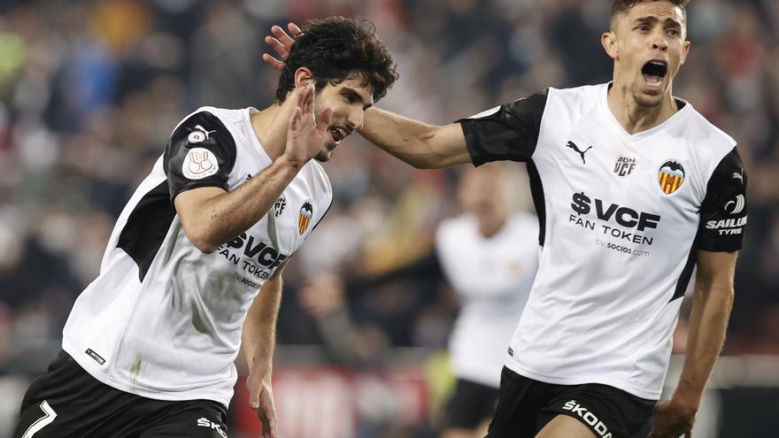 Un golazo de Guedes clasifica al Valencia para la final de Copa