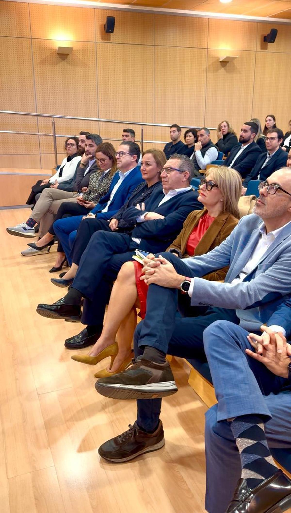 Autoridades y responsables de Hosbec durante la presentación del estudio.