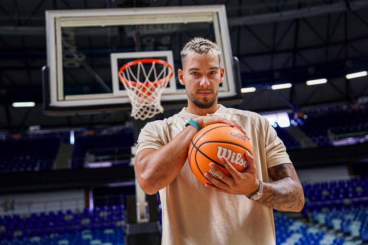 Willy Hernangómez, ya como jugador del Unicaja en el Carpena.