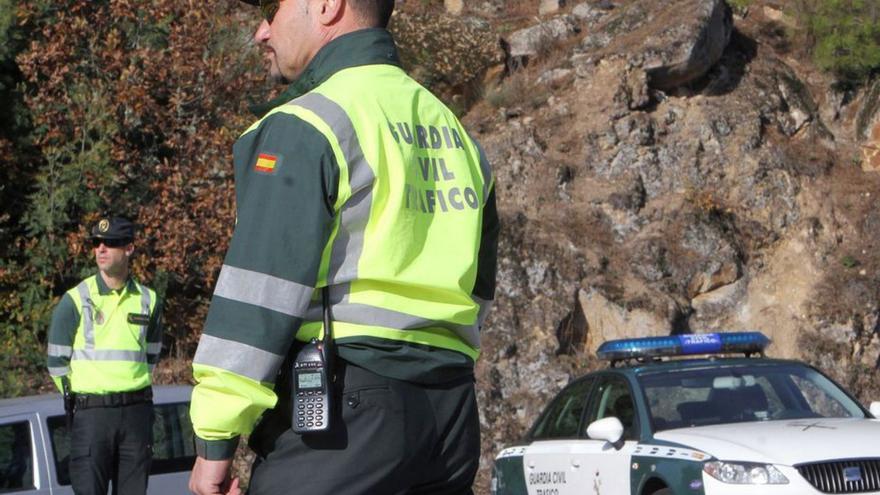 Control de la Guardia Civil de Tráfico en Ourense. |   // IÑAKI OSORIO