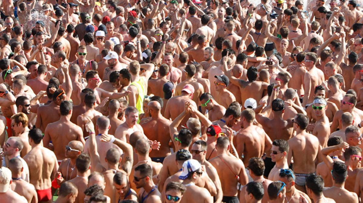 Milers de gais i lesbianes de tot el món s’han reunit al parc aquàtic d’Illa Fantasia amb motiu del  festival Circuit, que organitza aquests dies Matinée a Barcelona.