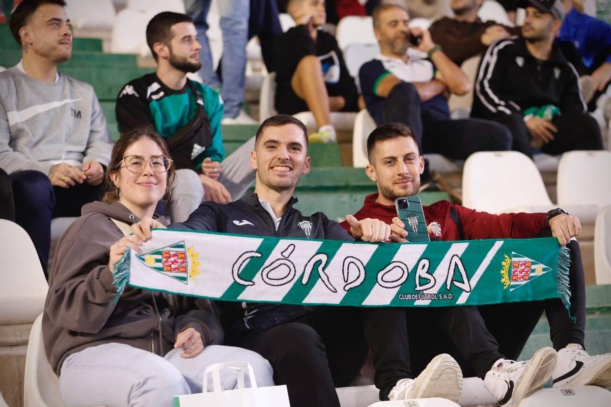 Córdoba CF-Cartagena | Las imágenes de la afición blanquiverde en El Arcángel