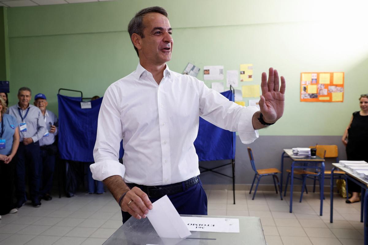 Kyriakos Mitsotakis vota en las elecciones de Grecia