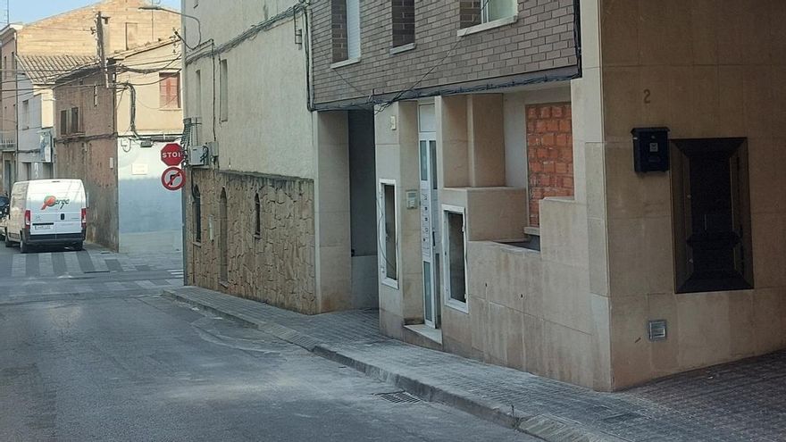 Ampli desplegament policial a Sant Joan per desocupar un pis insalubre