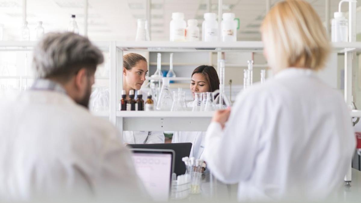 Investigadores en un laboratorio