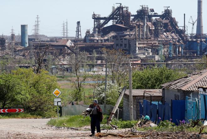 Las tropas rusas han vuelto a intentar sin éxito irrumpir en el interior de la acería de Azovstal.