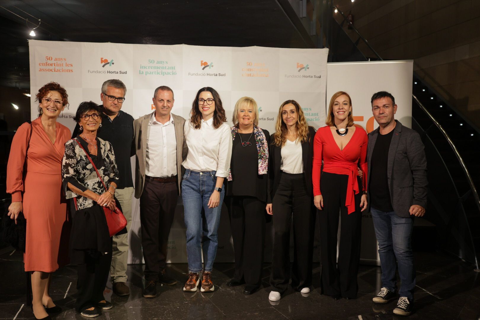 Miembros y colaboradoras de la Fundació con Aitana Mas, vicepresidenta del Consell e Isaura Navarro, consellera.jpeg