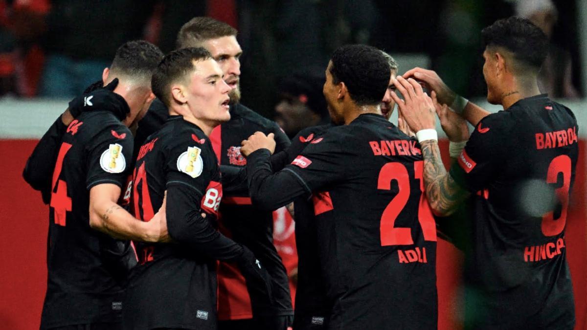 Los locales celebrando el tanto de Boniface