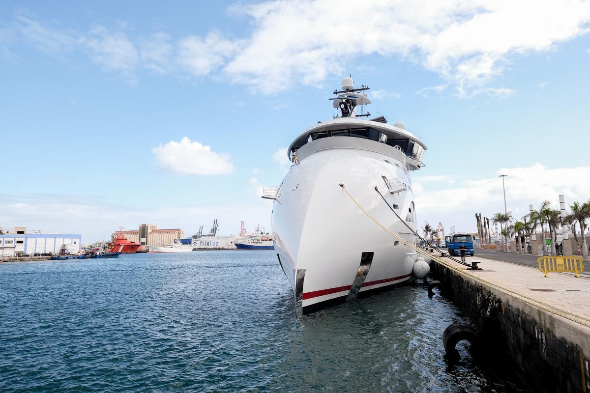 Proa del megayate Eyal Ofer