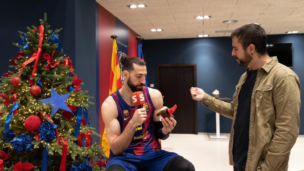 Tornike Shengelia, con un 'Tió de Nadal'